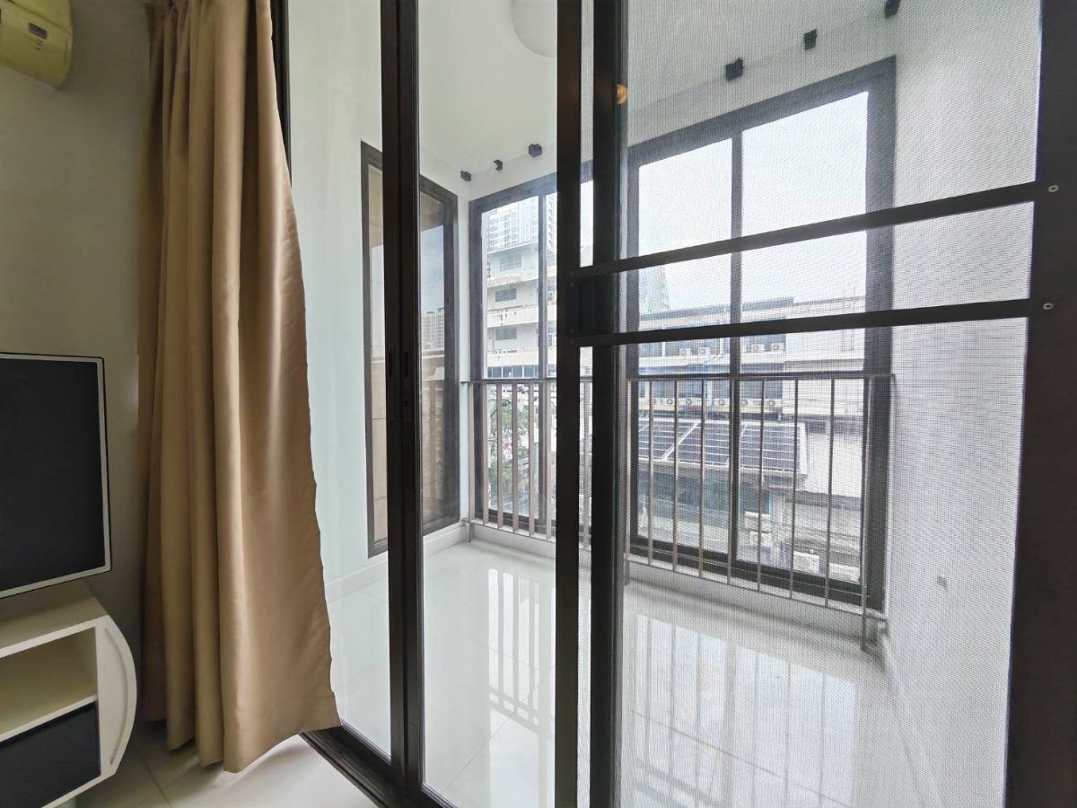 รูป ให้เช่าคอนโด IDEO Blucove Sathorn ติด BTS วงเวียนใหญ่ ห้องมุม 1 ห้องนอน ขนาด 43 ตร.ม. พร้อมเข้าอยู่มีwalkin closet+อ่างอาบน้ำ 064-974-2441 - รูปที่ 8/10