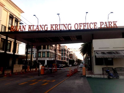 Shophouses for rent Bangna Commercial College : Office Home for Rent – Baan Klang Krung, Bangna, Bangkok | 4 Bed, 4 Bath | 30 sq.w.