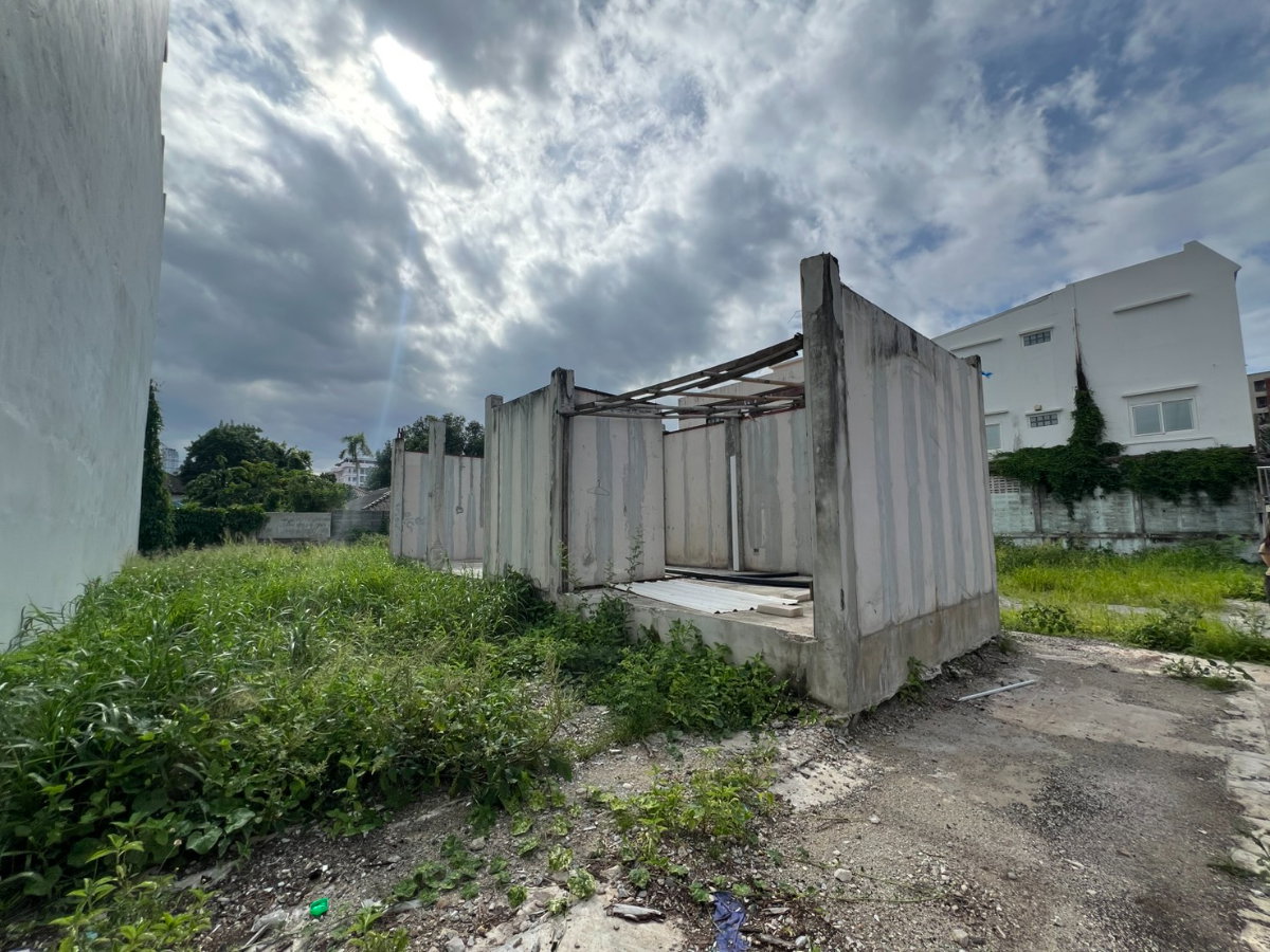picture Land for sale, already filled and leveled, Soi Onnut 20, Sukhumvit 77. Beautiful plot, 159 sq.wa. - 19/20