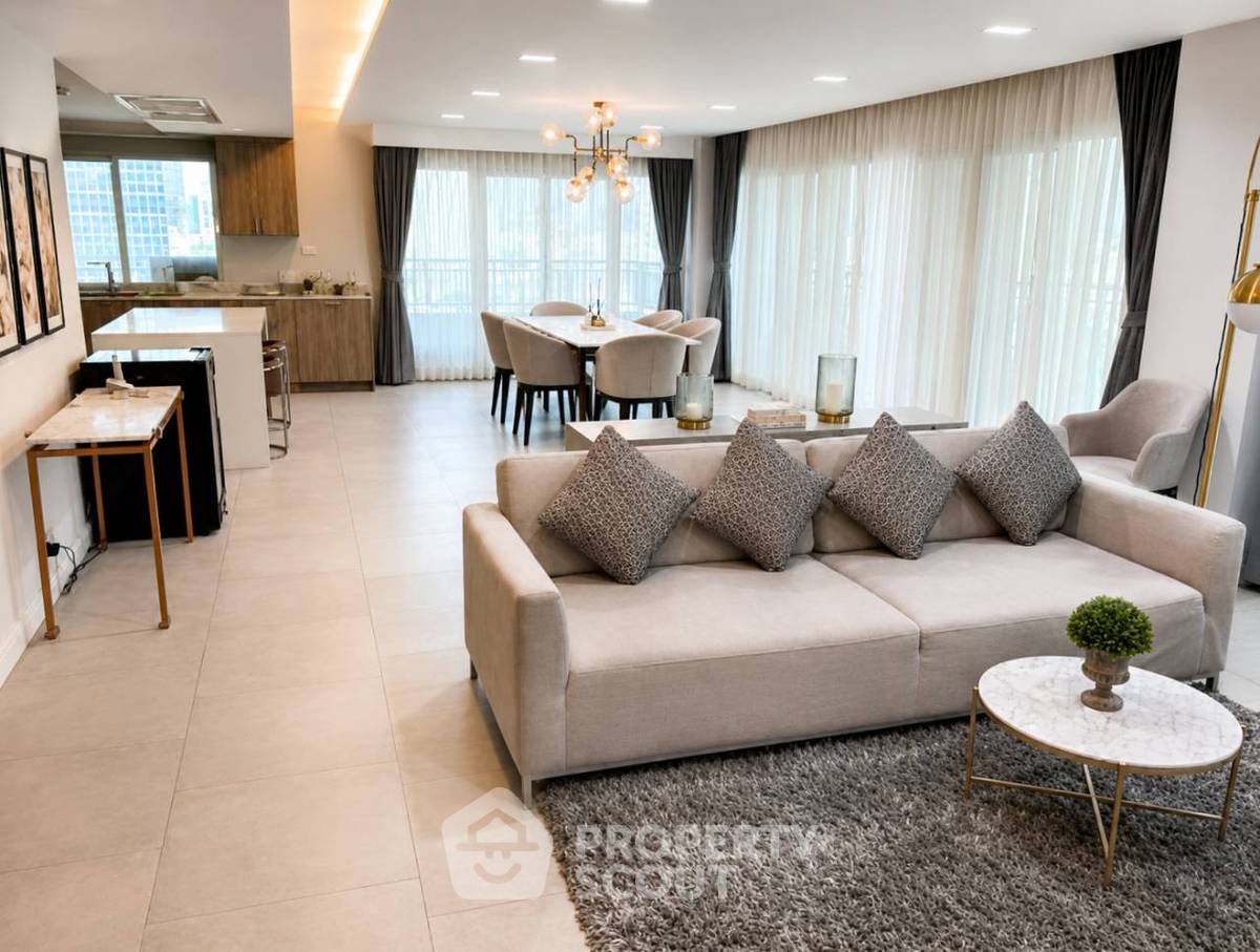 picture 3-BR Condo At Sathorn Park Place Near MRT Lumphini (ID 3076218) - 2/12