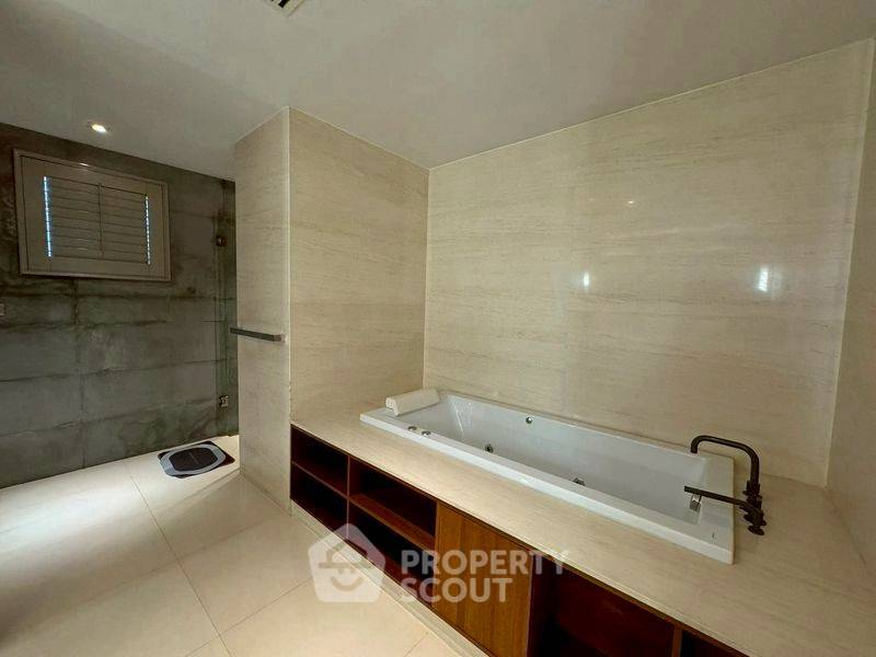 picture 3-BR 265 Sqm Condo At The Crest Ruamrudee, 90m to BTS Phloen Chit (ID 3078501) - 8/9