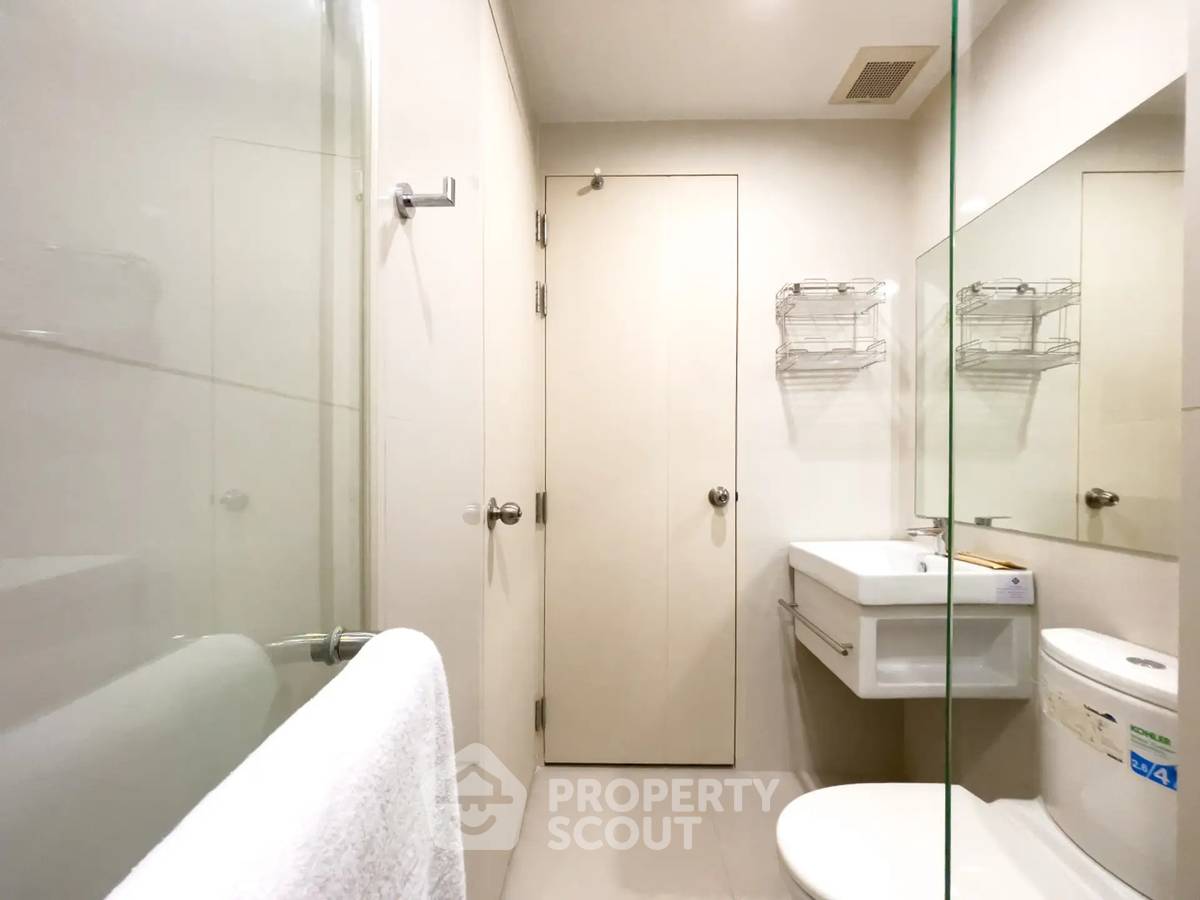 picture 2-BR Condo At Life Asoke, 60 Sqm, 300m To ARL Makkasan (ID 3078432) - 24/24