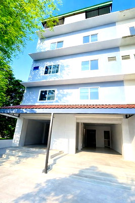 Shophouses for rent Tawanna : Wat Pak Bueng 450 m. New shophouse for rent, 3 and a half floors, Lotus Romklao 24 PT Romklao, rooftop with roof, 16 sq m, 224 sq m, 3 bedrooms.