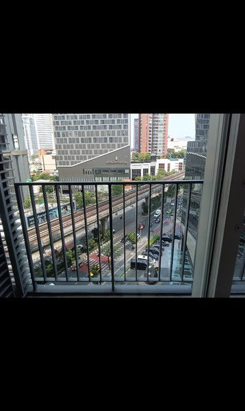 picture A046055 Siri at Sukhumvit - 1/1