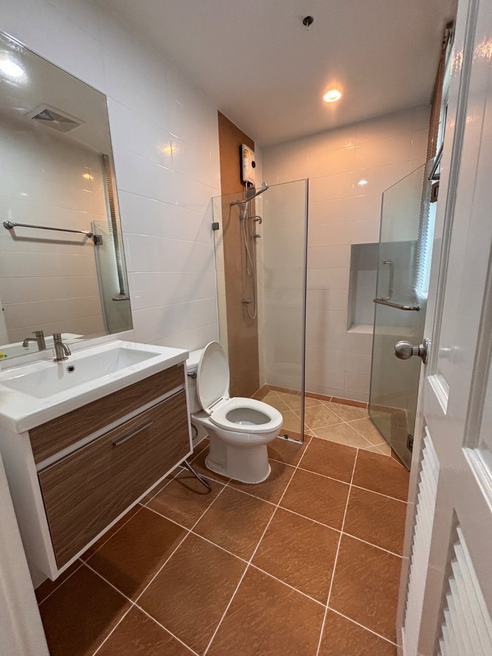 picture The Complete rajprarop condo,  for rent, ready for moving in, newly renovated - 7/11