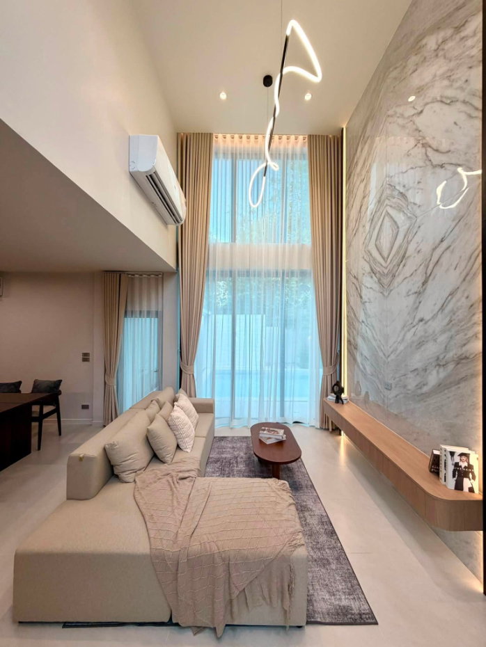 รูป ขายพูลวิลล่าวังตาล สุดหรู ดีไซน์ Modern Luxury เน้นความเรียบง่าย สง่างาม และความเป็นส่วนตัว พร้อมเฟอร์นิเจอร์บิวท์อินและเครื่องใช้ไฟฟ้าครบCP-1 - รูปที่ 5/14