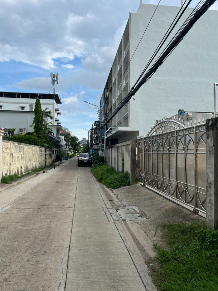 picture Land for sale, already filled and leveled, Soi Onnut 20, Sukhumvit 77. Beautiful plot, 159 sq.wa. - 14/20