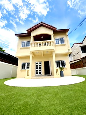 เช่าบ้านเดี่ยว วิทยาลัยพณิชยการบางนา : บ้านเดี่ยวใหญ่ให้เช่า 5นอน รามคำแหง 30-40 MRTรพ.รามคำแหง 550ม. 5น้ำ 103ตร.ว. 412ตร.ม.