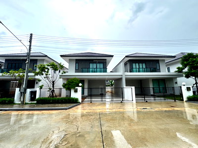 Twin houses for rent : House for rent, Chatphet Village, Srisatharn.
