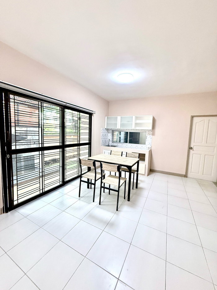 รูป 🏡✨ ให้เช่าทาวน์โฮม 2 ชั้น (หลังมุม) — อารียา The Colors ลาดปลาเค้า บ้านรีโนเวทใหม่ ทำเลดี ใกล้เกษตร–นวมินทร์ / รามอินทรา - รูปที่ 3/16
