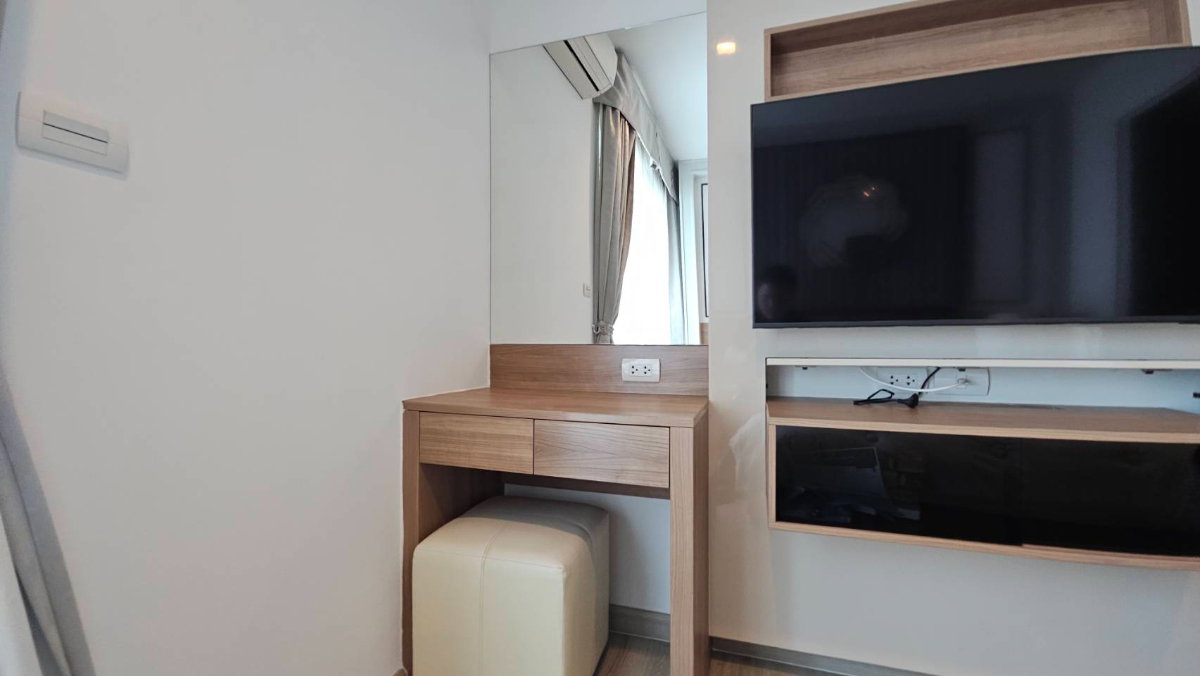 picture Rhythm Sathorn for Rent, BTS Taksin  45 sqm New Renovation/ River View - 8/10