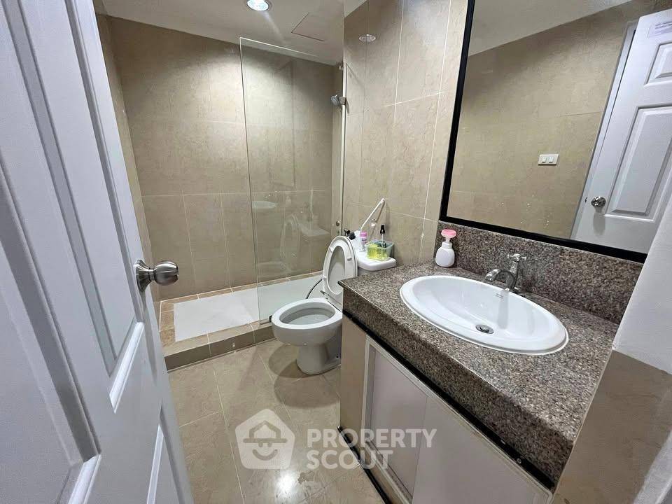 picture 2-BR Condo River Heaven Chareonkrung, Bang Kho Laem, 9th Floor (ID 2956211) - 2/10