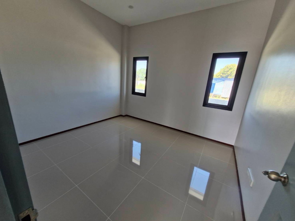 รูป บ้านเดี่ยวใหม่์ชั้นเดียว อ.พนัสนิคม ชลบุรี - รูปที่ 4/8