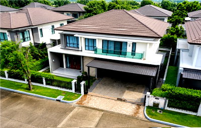 Houses for rent ศรีนครินทร์ 21 : Near Ratchaphruek Market 1.5 km. For rent, 4 to 5 bedrooms, Phatthanakan 87-97, 2-story luxury mansion, The City, 4 bathrooms, 7 air conditioners,