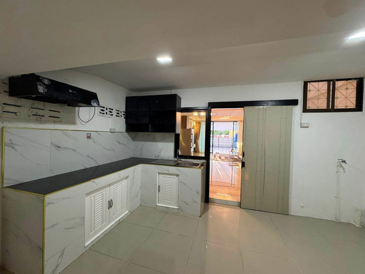 picture Townhouse for rent in Pattaya  - 8/12