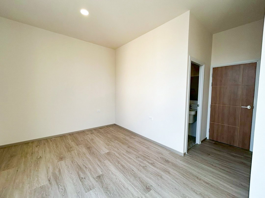 รูป ✅ บ้านทาวน์โฮมมีรถตู้รับส่งบีทีเอสบางนา 3.5 ชั้น 4 🛌 3 🛁 ส่วนกลาง สระว่ายน้ำ ฟิตเนส เทนนิส สนามบาส เฟอร์ครบในราคาเพียง 🔥 27,000฿🔥 เท่านั้น!! - รูปที่ 18/20