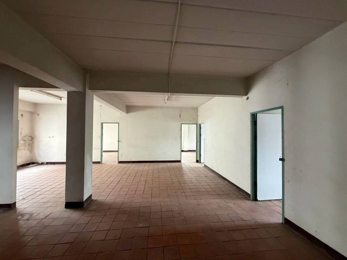 picture Commercial Building in Phitsanulok. Prime Location, Ideal for Clinic / Education Business - 23/32
