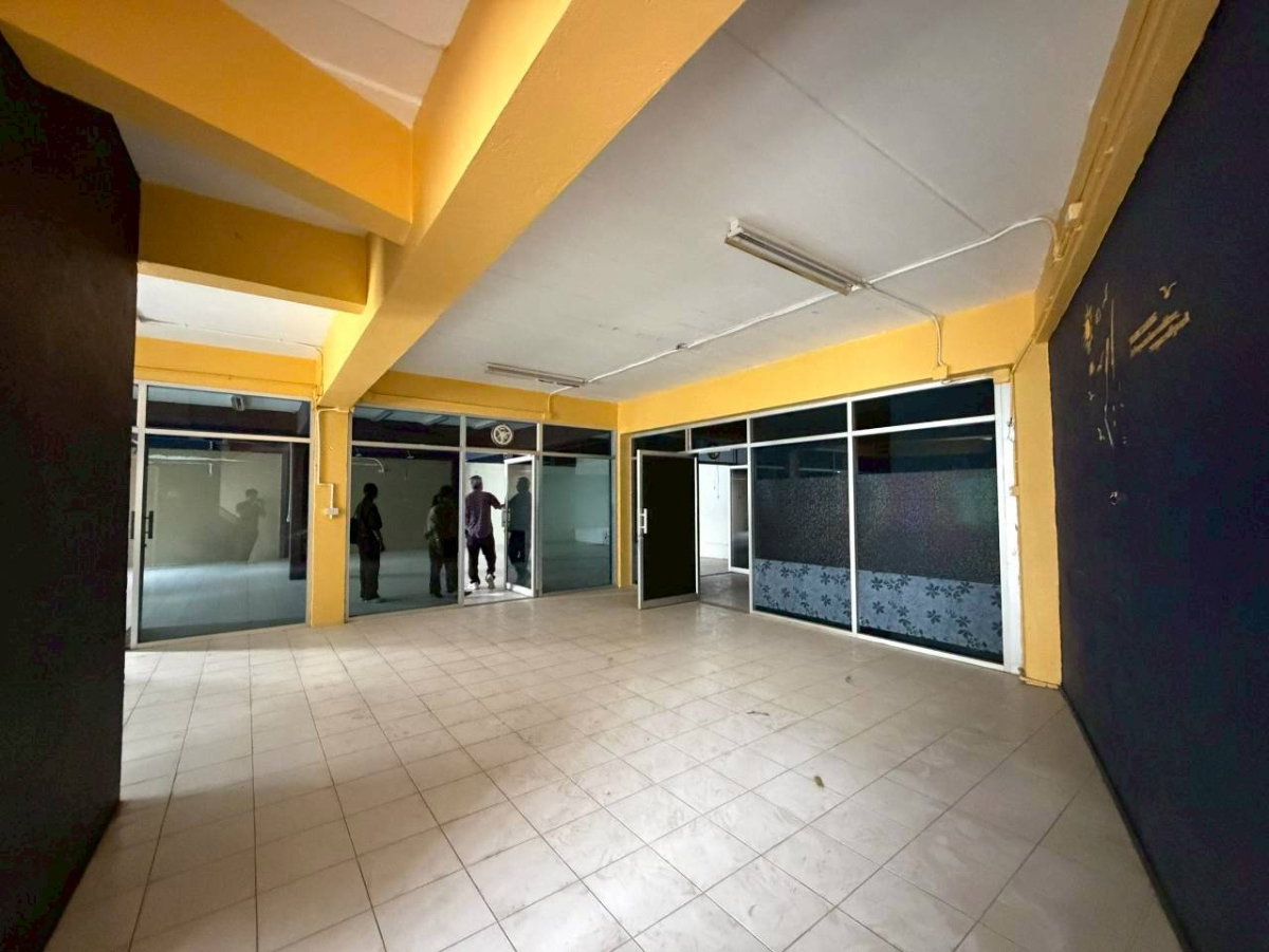picture Commercial Building in Phitsanulok. Prime Location, Ideal for Clinic / Education Business - 22/32