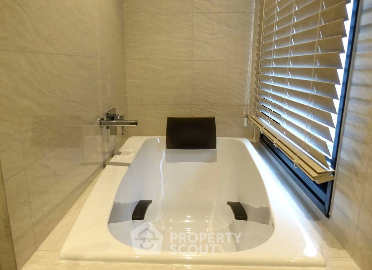 picture 2-BR Condo At Maru Ekkamai 2, 29th Floor, Near BTS Ekkamai (ID 3080402) - 22/22
