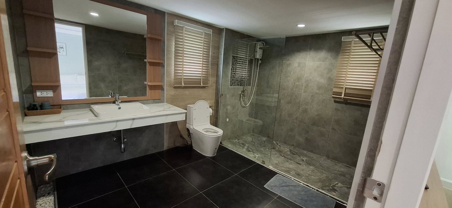 picture 4 Bedrooms Pool Villa in East Pattaya For Rent - 12/15