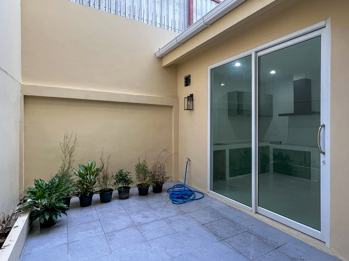 รูป ขายบ้านหรูรีโนเวตใหม่ เย็นอากาศ สาทร | Yenakart Residence | 450 ตร.ม. ใกล้ One Bangkok - รูปที่ 10/46