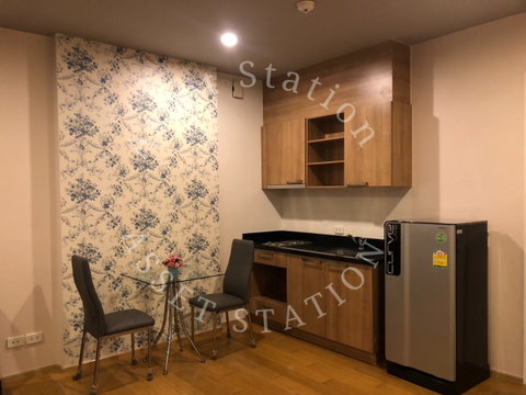 SELL💥Hive Sathorn. Spacious 1-bedroom unit with complete modern-style furnishings | Near BTS Krung Thon Buri🏙️