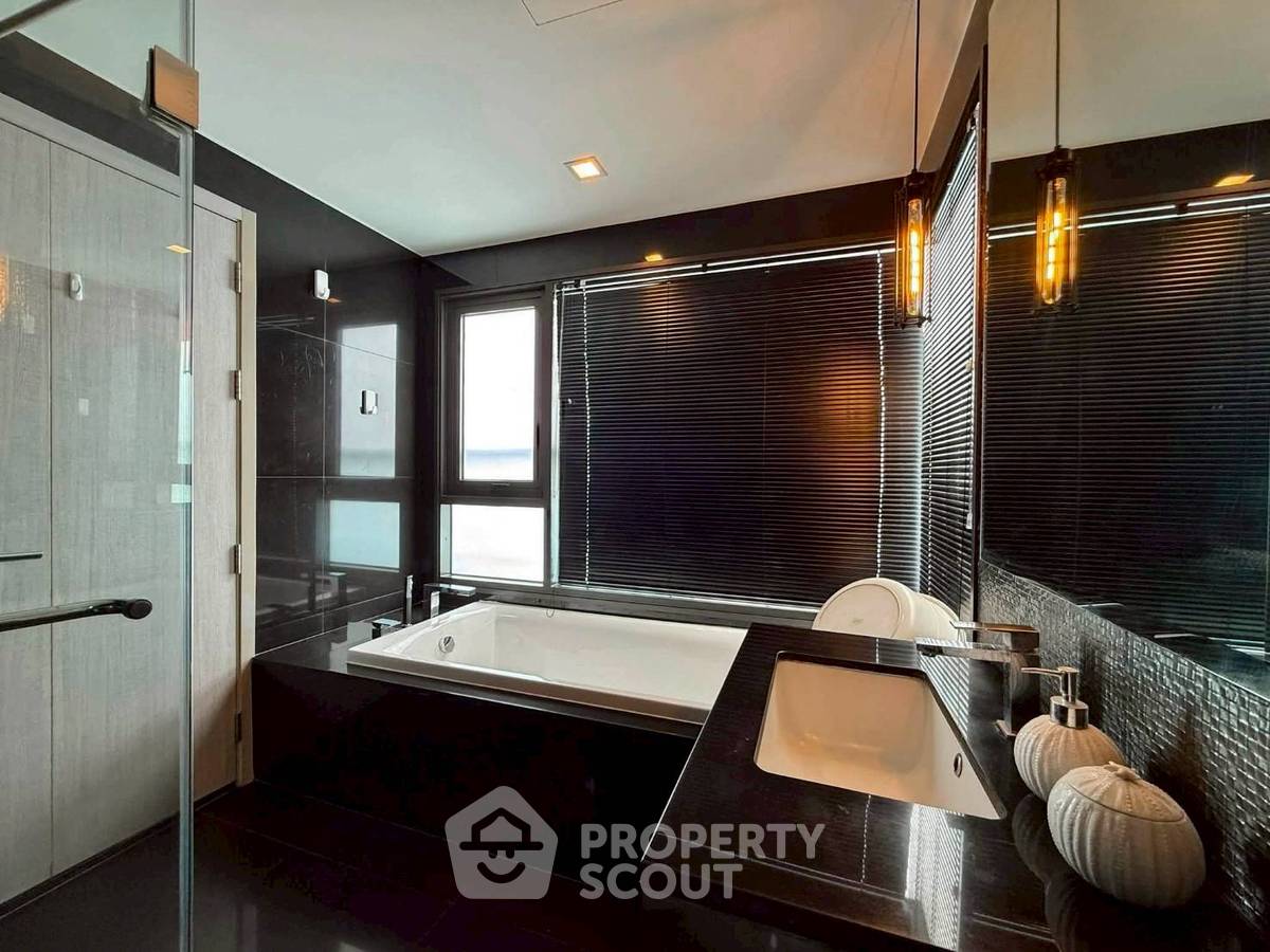 รูป คอนโด 2 ห้องนอน 88 ตร.ม. ให้เช่า Rhythm Sukhumvit 36-38 ใกล้ BTS ทองหล่อ 300 ม. (ID 3080223) - รูปที่ 13/17