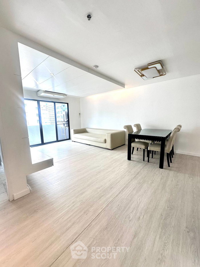 picture Pet-Friendly 2-BR Condo At The Royal Place 2, 200m to BTS Ratchadamri 📍 (ID 3080464) - 4/19