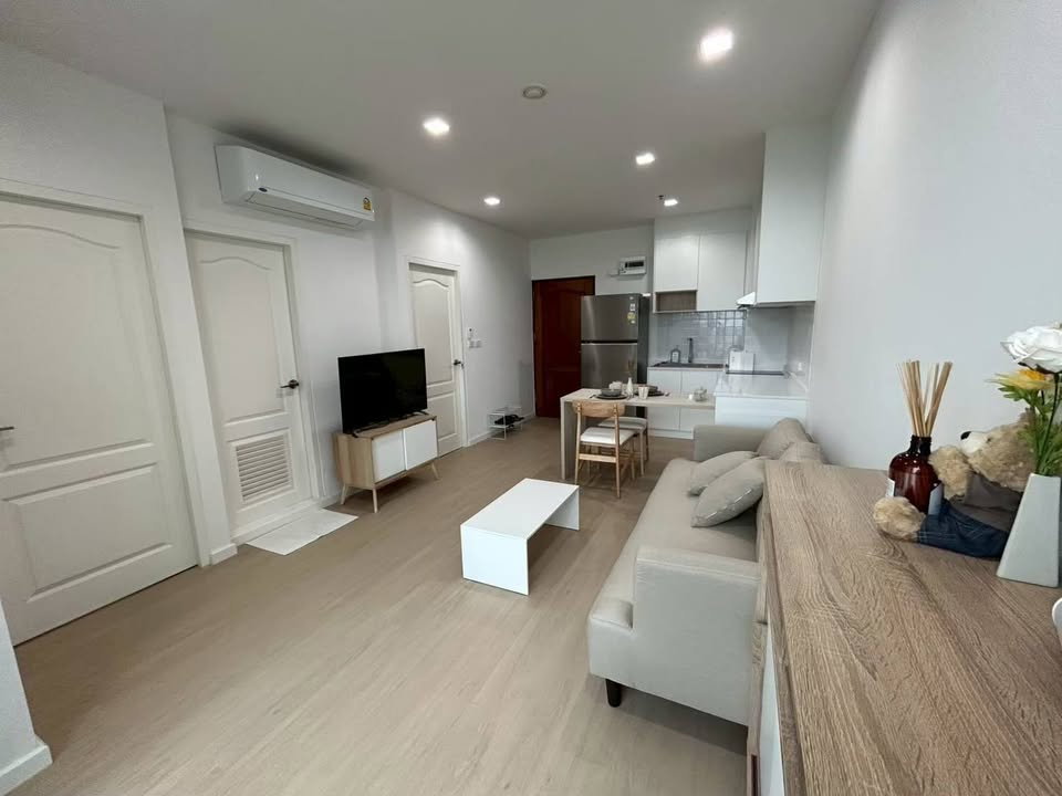 รูป ให้เช่าห้องคอนโด Sathorn House | ติด BTS สุรศักดิ์ ห้องรีโนเวทใหม่ พร้อมเข้าอยู่ กลางเดือนสิงหาคม (CD6920) - รูปที่ 2/9