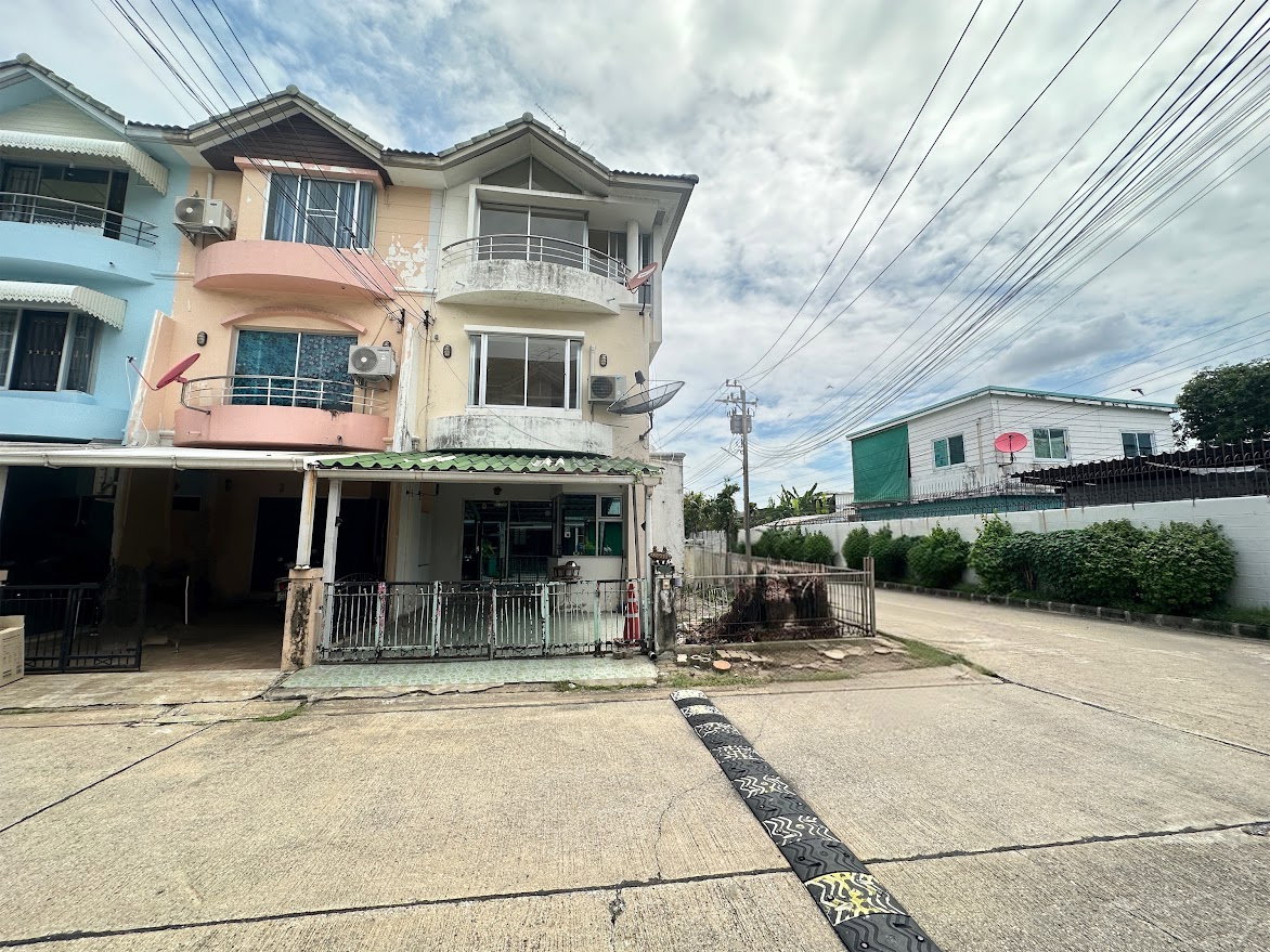 รูป ขายศุภาลัย วิลล์ รัชดาภิเษก 32 ทาวน์โฮม 3 ชั้น หลังมุม 29.5 ตร.ว. 4 ห้องนอน เพียง 3 ล้าน - รูปที่ 2/17