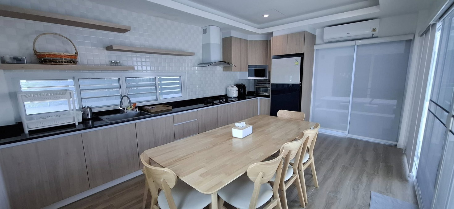 picture 4 Bedrooms Pool Villa in East Pattaya For Rent - 6/15