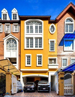 โฮมออฟฟิศ ถนนสาทรเหนือ : ขายบ้านหรูรีโนเวตใหม่ เย็นอากาศ สาทร | Yenakart Residence | 450 ตร.ม. ใกล้ One Bangkok