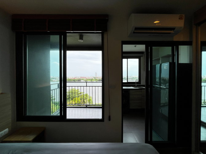 รูป ให้เช่าห้องริมเเม่นํ้าเจ้าพระยา คอนโด U Delight Residence Riverfront พระราม 3 วิวหน้าห้องเป็นเเม่นํ้าเเละสระนํ้า มองเห็นได้จากห้องนอน - รูปที่ 12/14