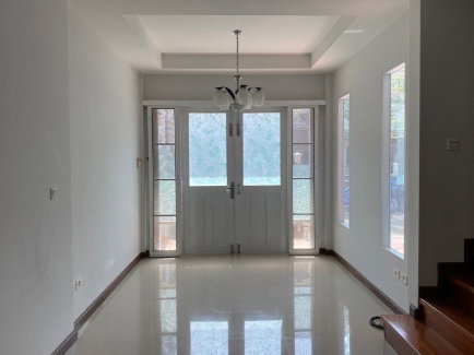 picture For rent house available good location - 4/12