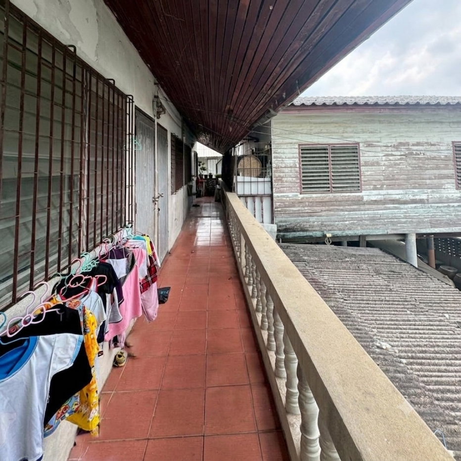 รูป ​[ขายด่วน! เสือนอนกิน] ที่ดินพร้อมห้องเช่า 8 ห้อง + บ้านไม้ 1 หลัง ลาดปลาเค้า 72 แยก 14 - รูปที่ 2/4