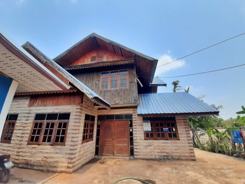 รูป AL-6-0176|บ้านพักอาศัยครึ่งตึกครึ่งไม้ 2 ชั้น หมู่ 14 ท่าอุเทน-กุสุมาลย์ (2028) ต. โพนสวรรค์ อ.โพนสวรรค์ จ.นครพนม (ราคา 520,000 บาท) - รูปที่ 1/10