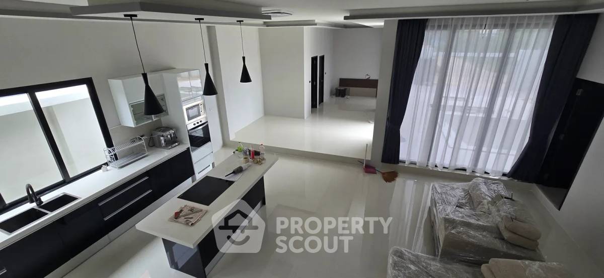 รูป บ้านพูลวิลล่า 4 ห้องนอน สไตล์ Luxury Pool Villa ใน หินเหล็กไฟ (เลี้ยงสัตว์ได้) (ID 3079474) - รูปที่ 2/6