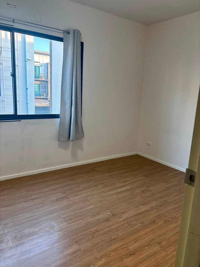 รูป 🏡 ให้เช่าทาวน์โฮม 3 ชั้น 📍 หมู่บ้านกลางเมือง รามอินทรา 3 ห้องนอน 3 ห้องน้ำ บ้านสวย พร้อมเข้าอยู่ ทำเลดี เดินทางสะดวก #รับสัตว์เลี้ยงขนาดเล็ก🐱🐶 - รูปที่ 4/6