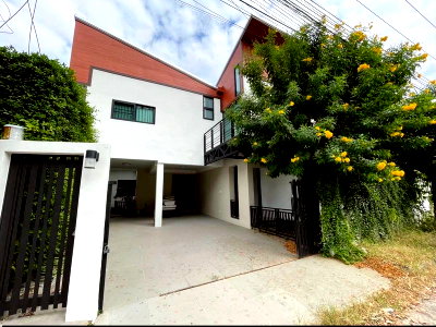 บ้านเดี่ยว เชียงใหม่ : บ้านหลังใหญ่มหิดล ทำเลดีมาก🏠💘  บ้านอยู่ตรงข้ามโครงการ mahidol backyard เดินทางสะดวก  T. 063-6649056