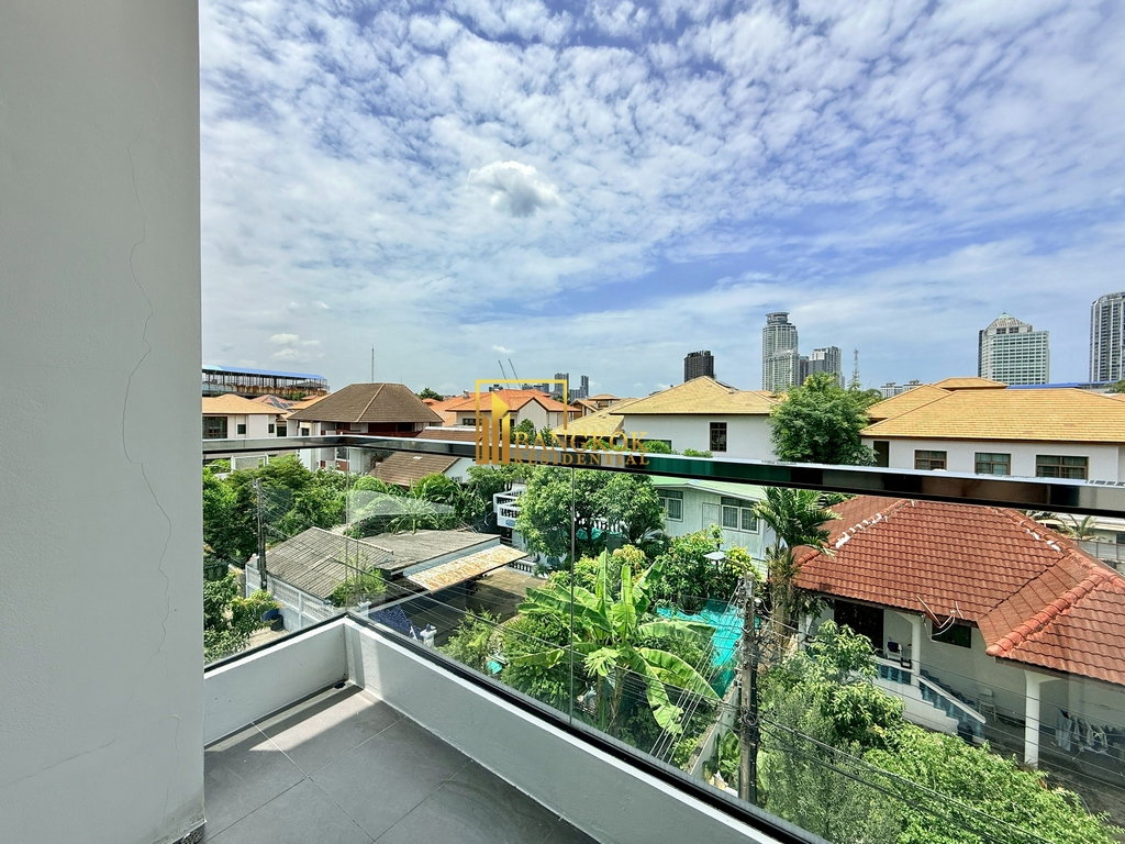 รูป Modern 4 Bedroom House in Ekkamai Area of Mid Sukhumvit - BR28061SH - รูปที่ 37/43