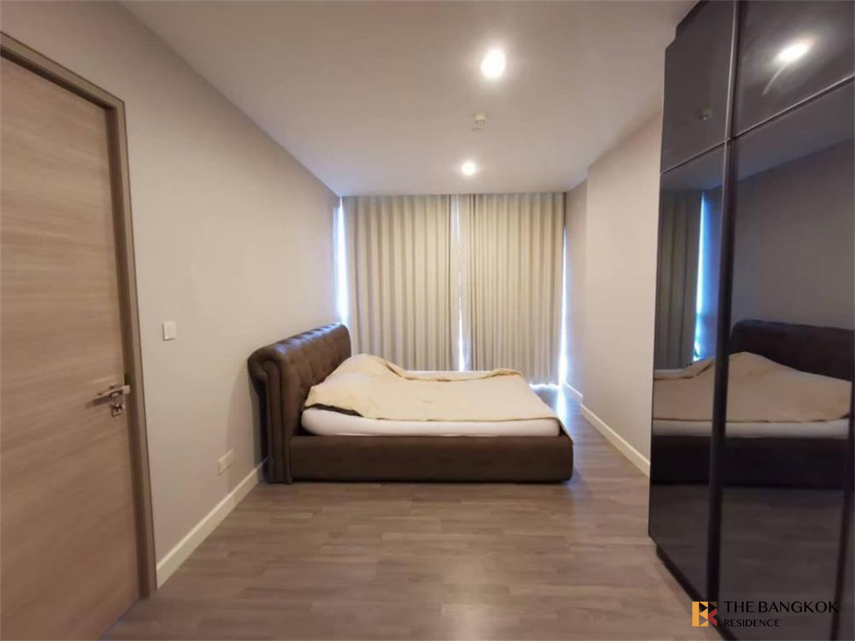 picture Premium Luxury Condo in Prime Location Sindhorn Residence - 4/10