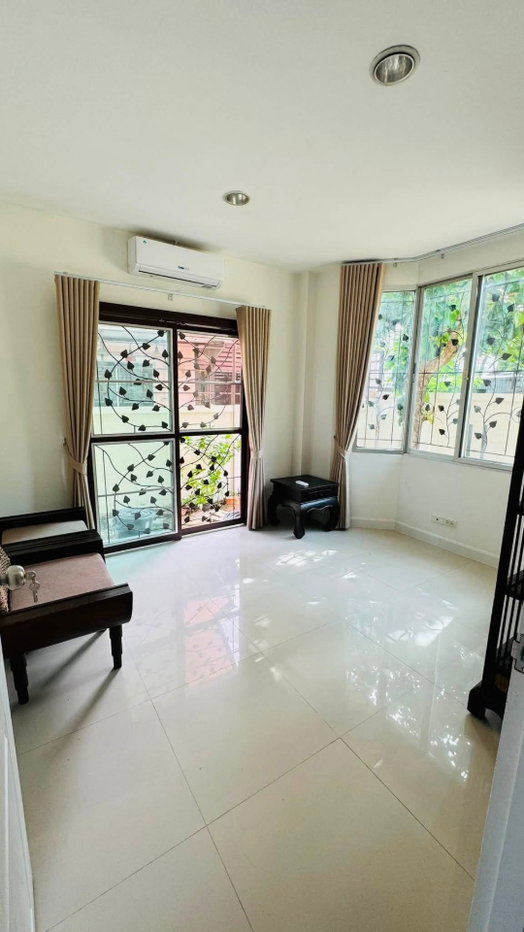 รูป 🏡✨ ให้เช่าบ้านเดี่ยว หมู่บ้านวิลล่าสราสินี ซอยสายไหม 74/1 4 ห้องนอน 3 ห้องน้ำ พร้อมเข้าอยู่ ทำเลสายไหม เดินทางสะดวก - รูปที่ 7/12