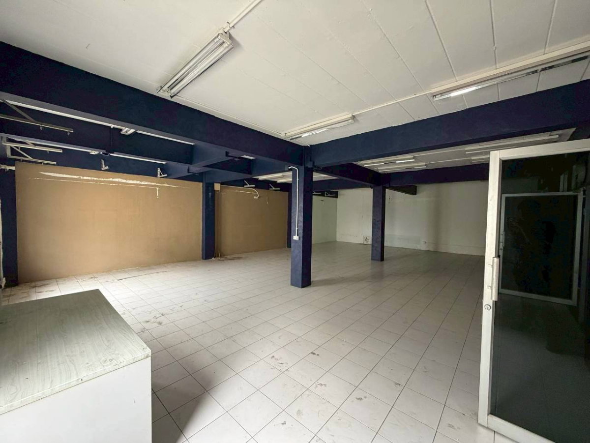picture Commercial Building in Phitsanulok. Prime Location, Ideal for Clinic / Education Business - 21/32