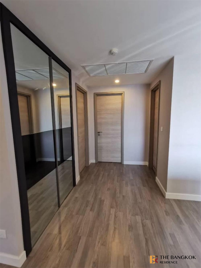 picture Premium Luxury Condo in Prime Location Sindhorn Residence - 1/10