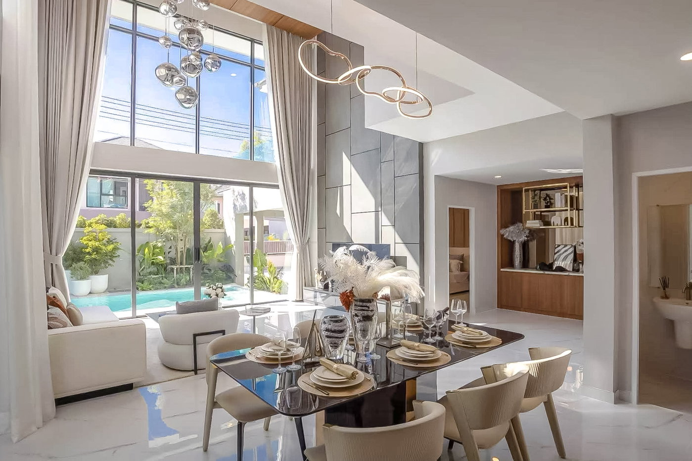 picture Luxury 2Storey Pool Villa for Sale Huai Yai East Pattaya 5Bedroom - 1/8