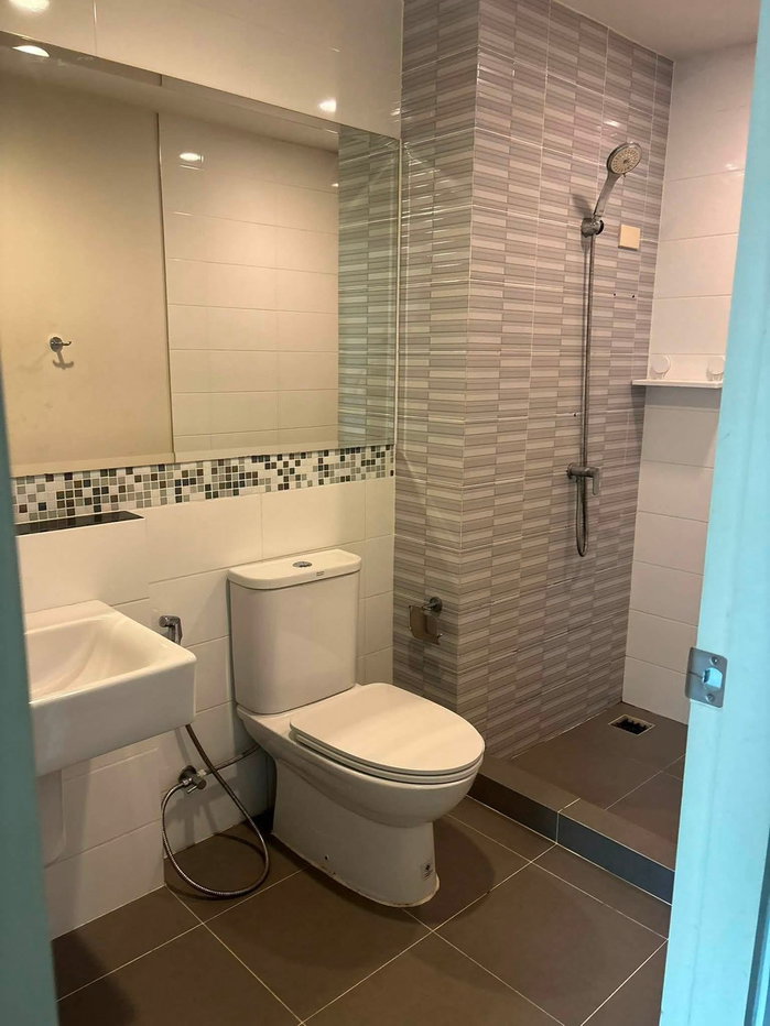 รูป 🏡 ให้เช่าทาวน์โฮม 3 ชั้น 📍 หมู่บ้านกลางเมือง รามอินทรา 3 ห้องนอน 3 ห้องน้ำ บ้านสวย พร้อมเข้าอยู่ ทำเลดี เดินทางสะดวก #รับสัตว์เลี้ยงขนาดเล็ก🐱🐶 - รูปที่ 3/6