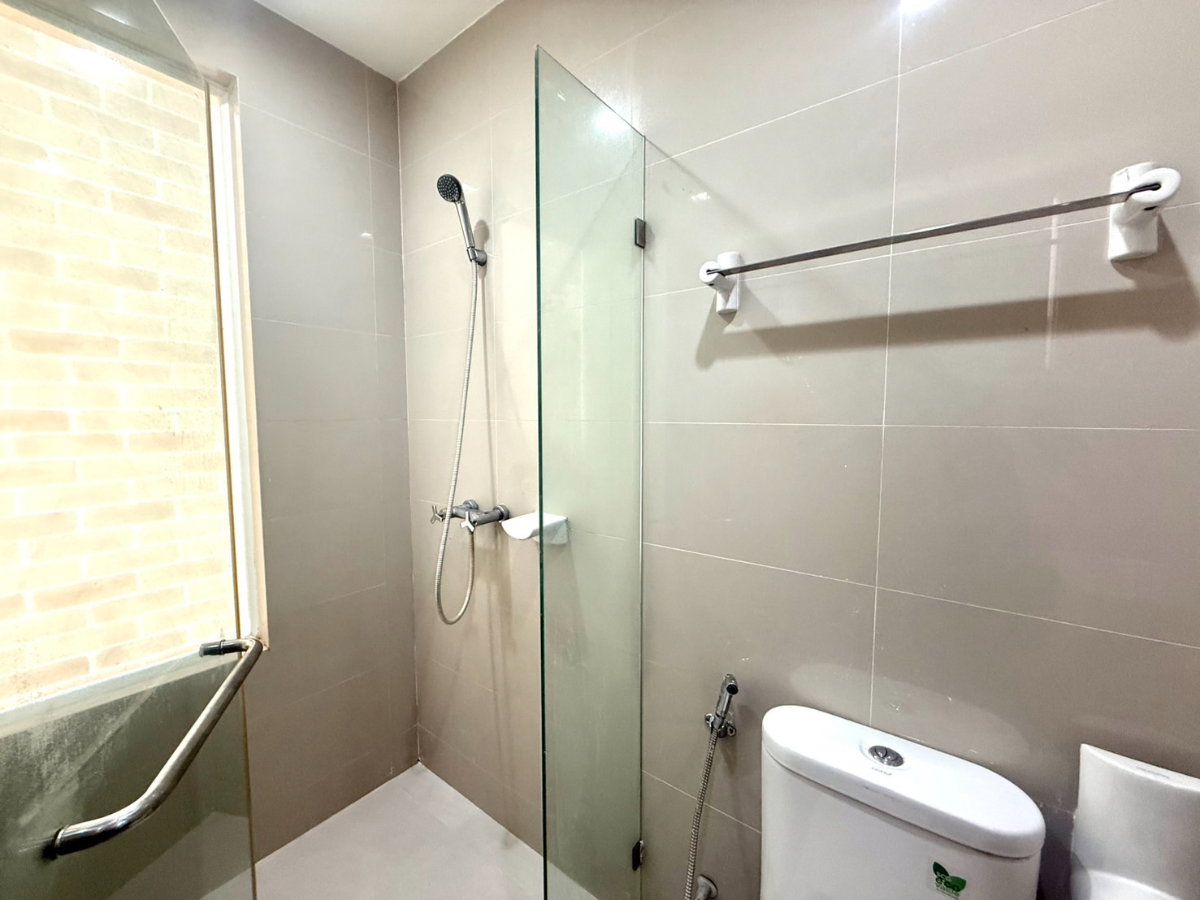 picture 1 unit available for rent at 13,000 Baht – Condo next to 📍BTS Udom Suk🚝 - 5/5