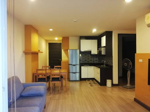 Condo for Rent: The Amethyst 39 Condominium 2 Bedrooms