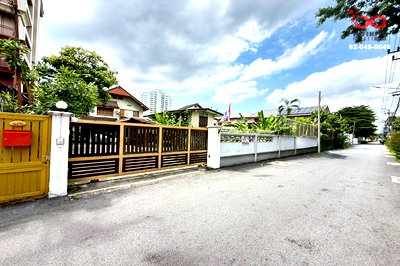 บ้านเดี่ยว กรุงเทพมหานคร : ขายบ้านเดี่ยว 2 ชั้น 2 หลัง 128 ตร.ว. ถนนนางลิ้นจี่ - นราธิวาสราชนครินทร์ ทุ่งมหาเมฆ เขตสาทร 