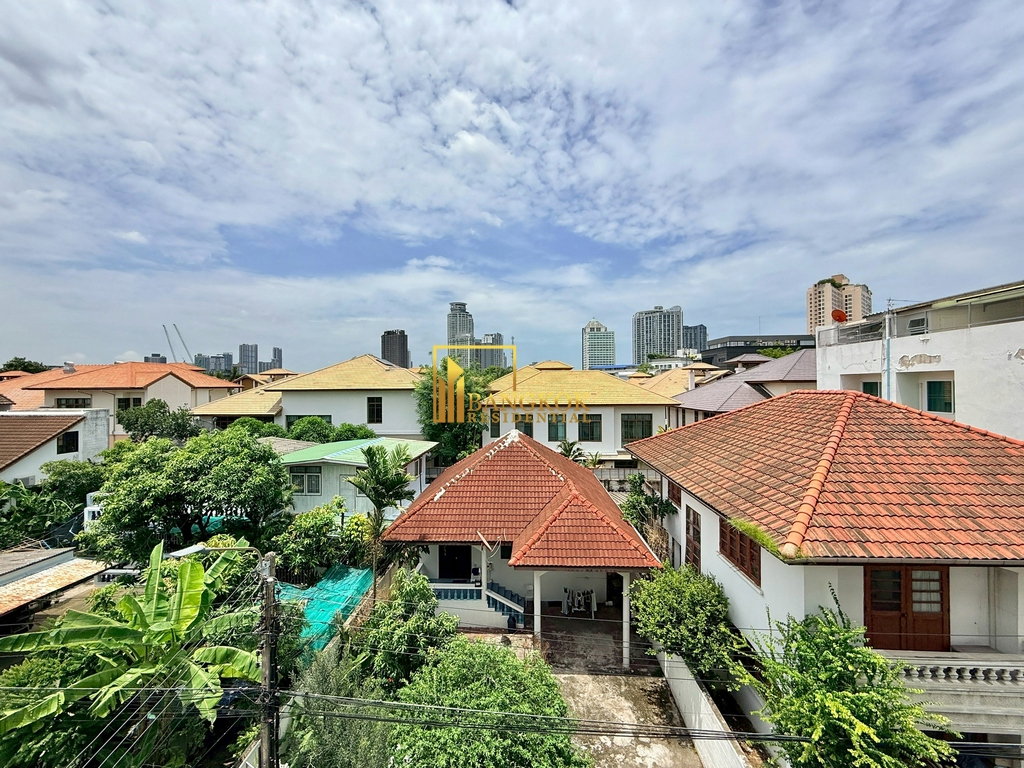 รูป Modern 4 Bedroom House in Ekkamai Area of Mid Sukhumvit - BR28061SH - รูปที่ 34/43